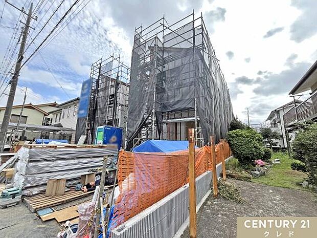 並列2台駐車可能(車種による)通勤やお子様の送り迎え、毎日のお買い物など、便利な移動手段として活用できます。