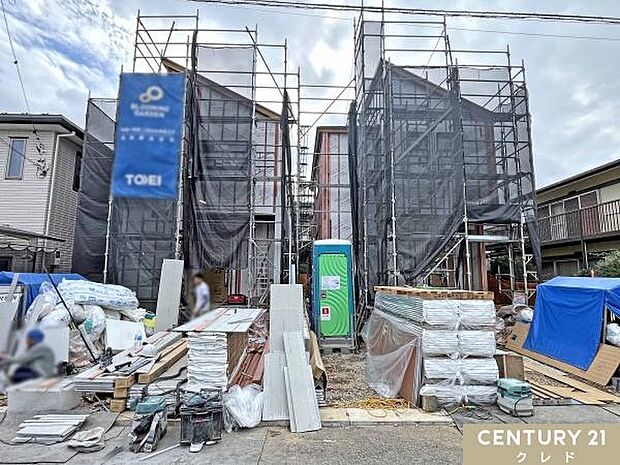 並列2台駐車可能!通勤やお子様の送り迎え、毎日のお買い物など、便利な移動手段として活用できます。