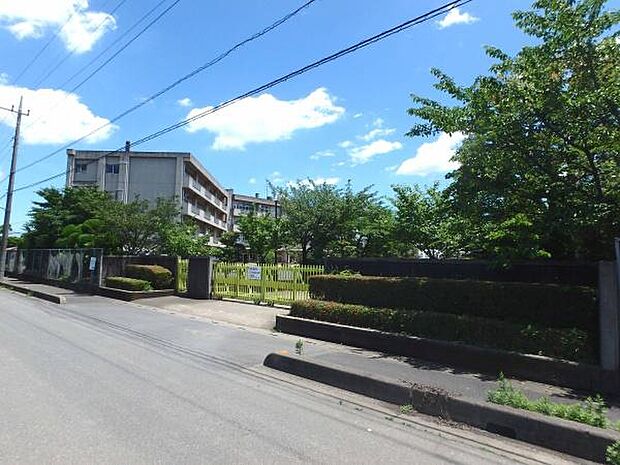 坂戸市立浅羽野中学校まで1300m