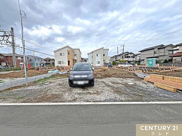 只今、基礎工事中です。耐震性にも配慮した構造。しっかりとした基礎が、長く安心して暮らせる住まいを支えます。