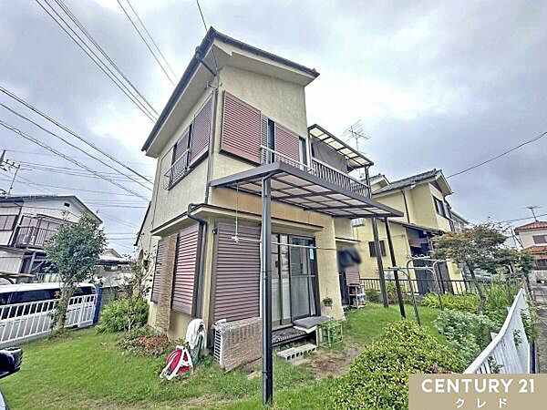 お手入れも楽しみながら、四季を身近に感じられる南庭付きの4DK。閑静な住宅地に佇む、ゆとりある暮らしを楽しみたい方におすすめの住まい。