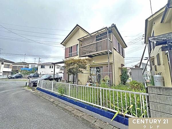 敷地内にカースペース1台。お買い物やお出かけにも便利！お車をお持ちの方にも嬉しい住まいです。前面道路は車通りが少なく、落ち着いた住環境。