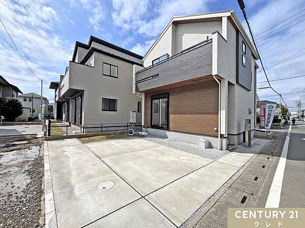 制震Damper標準搭載・耐震等級3取得の地震に強く安心して暮らせる全5棟。駐車スペースは全棟2台分確保しています。
