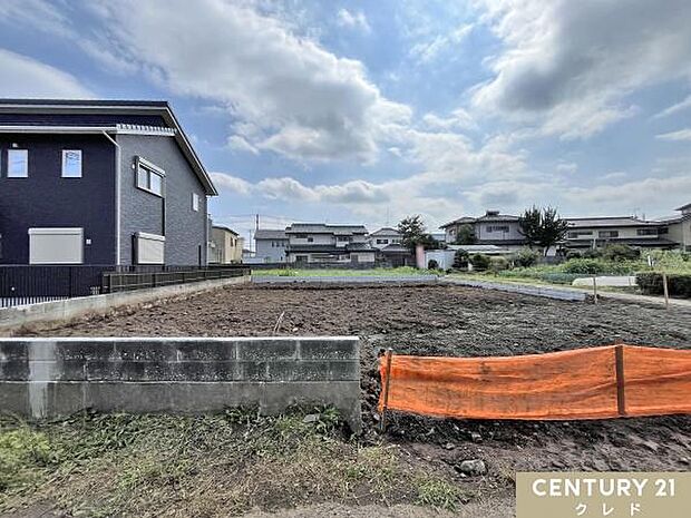 敷地約86坪超×角地に佇む平屋住宅。小さなお子様からご高齢の方まで、どの世代にも安全で暮らしやすいのも魅力。