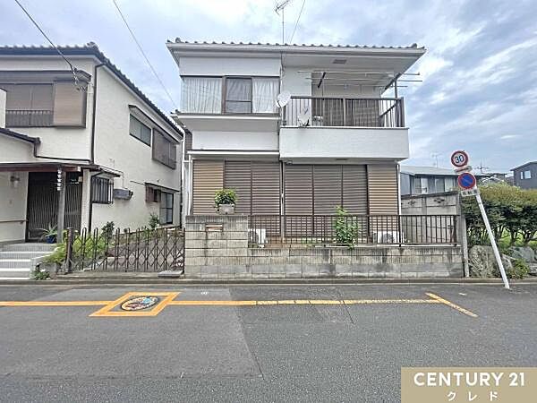 東武東上線・越生線「坂戸」駅まで徒歩9分！2路線利用可能で、通勤・通学にも便利です。子育て世帯にもおすすめなロケーション。