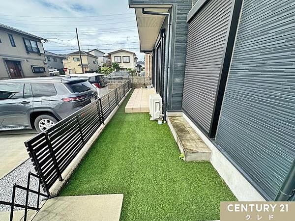 植栽など身近に緑を楽しめるお庭があります。季節ごとに変化する植物を眺めたり、お子様やペットの遊び場としてもご利用いただけます。