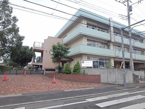 坂戸市立南小学校まで1900m
