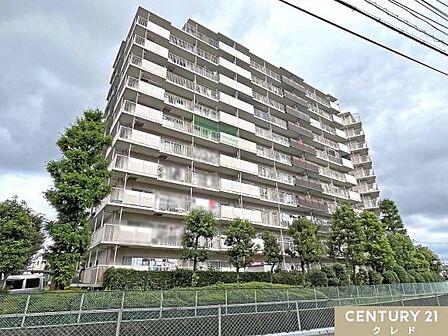 東武東上線「若葉」駅徒歩15分、「坂戸」駅徒歩18分。近隣には商業施設も充実しており、日々のお買い物にも便利な暮らしやすい住環境です。