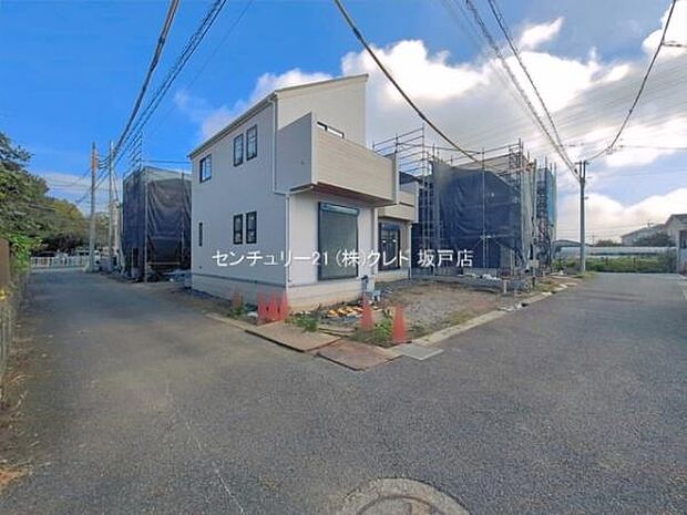 陽当り・通風良好な角地。外観がお見えしました。まもなく完成いたします！