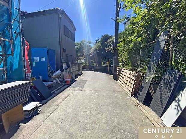 大東東小学校徒歩11分、大東東中学校徒歩1分。小・中学校が身近に揃う、子育て世帯にも嬉しい立地です。