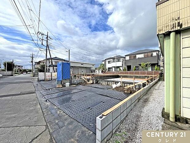 東武東上線「坂戸」駅徒歩12分。スーパー・コンビニ・ドラッグストアなど、徒歩10分圏内に商業施設が揃う、便利な住環境です。