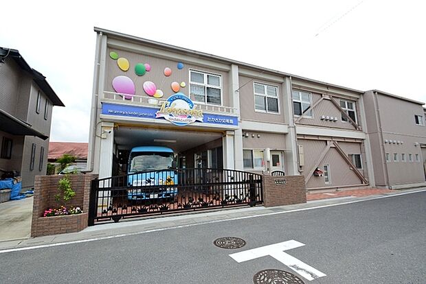高坂幼稚園まで409m
