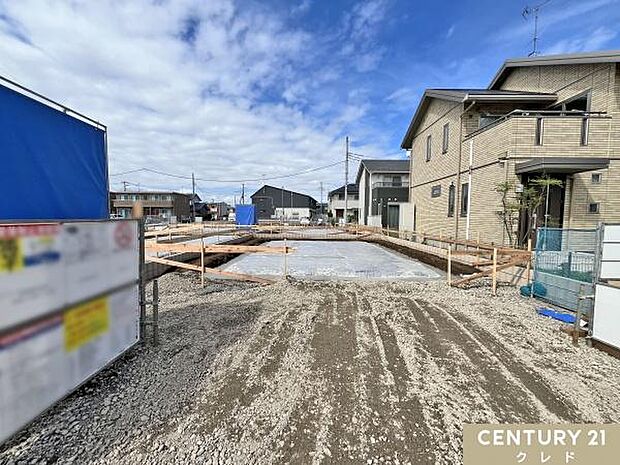 ただいま全棟基礎工事の進行中です。地盤調査と基礎をしっかり作ることで揺れに強いお住まいを作ります。