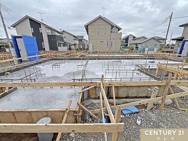 敷地の広さや陽当たり、周辺環境を実際に確認できます。2026年12月中旬完成予定。