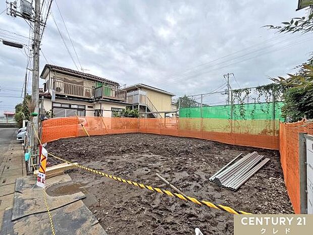 並列2台駐車可能なゆとりある駐車スペースを確保。うち1台はビルトインガレージなので、雨の日も濡れにくく、荷物の出し入れもスムーズです。