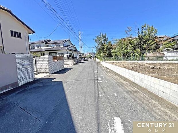 志賀小学校徒歩13分!運動公園も近く、お子様の外遊びや散歩なども楽しめる、のびのびとした住環境。