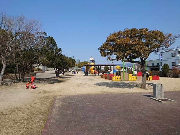 和歌山東公園まで1628m、車で6分