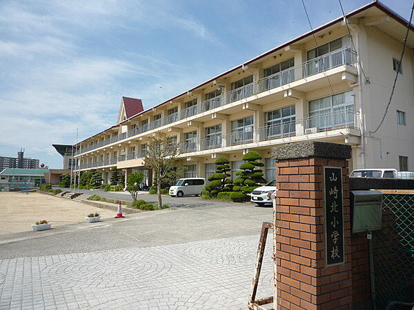 岩出市立山崎北小学校まで2385m