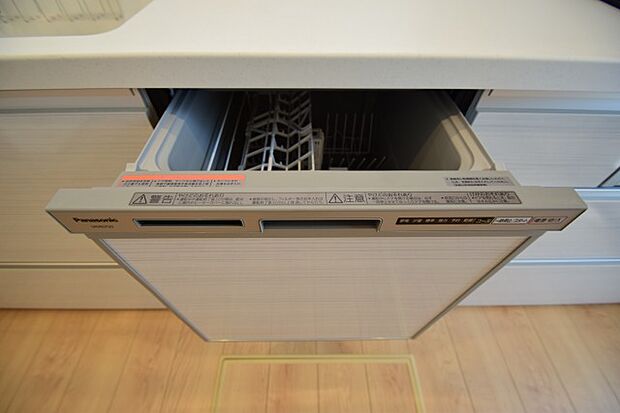 ビルトイン式食洗機を標準完備した、機能性に優れたシステムキッチン