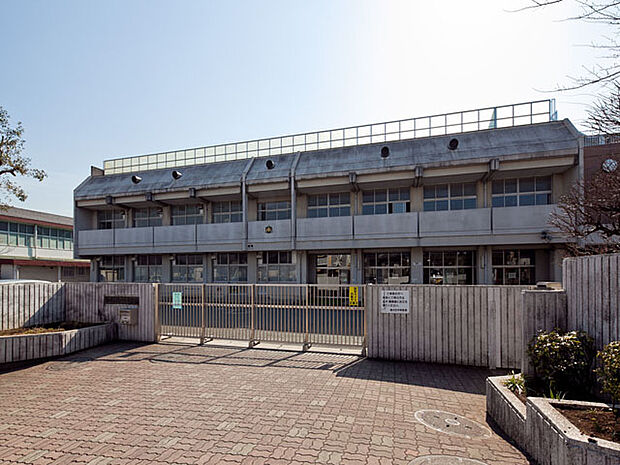 横浜市立緑が丘中学校　距離約1100m