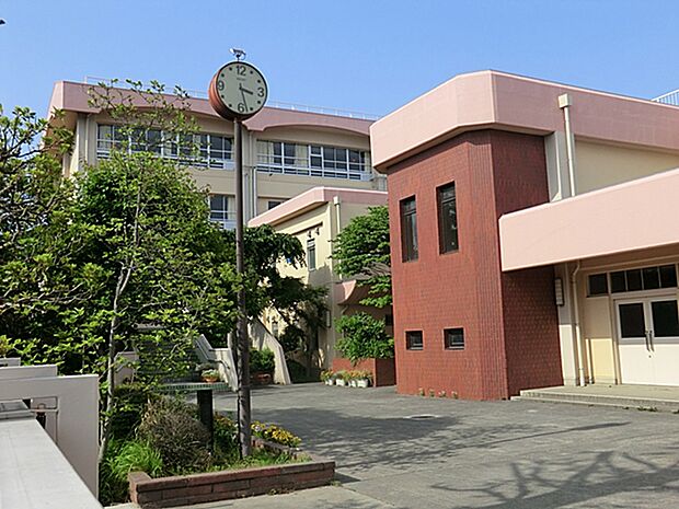 川崎市立王禅寺中央中学校　距離約1000m
