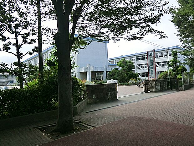藤沢市立富士見台小学校　距離約650m