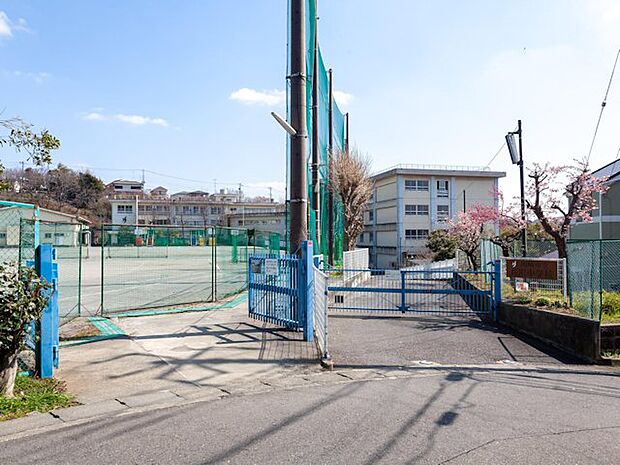 川崎市立長沢中学校　距離約960m
