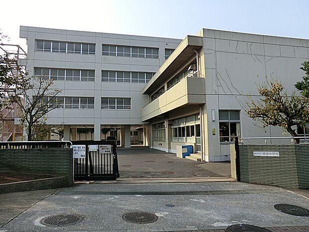 横浜市立領家中学校　距離約450m