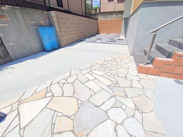 駐車スペースも完備(駐車できる車種はお問い合わせください)