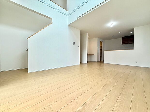 天井吹き抜けで開放感があります。いつでも内検可能です！！是非お気軽にお問合せください！！