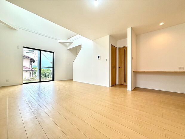 天井吹き抜けで開放感があります。いつでも内検可能です！！是非お気軽にお問合せください！！