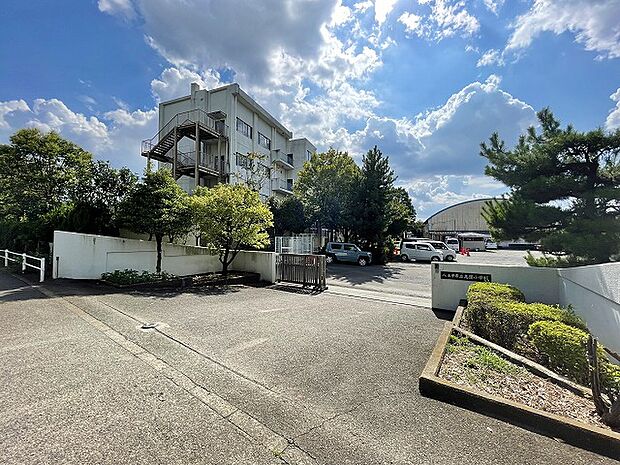 八王子市立高嶺小学校　距離約270m