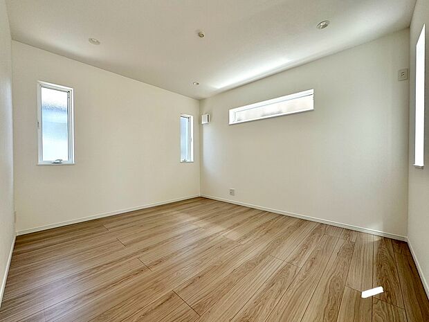 広々としたリビングは、お好みのインテリアで家族団らんの空間に