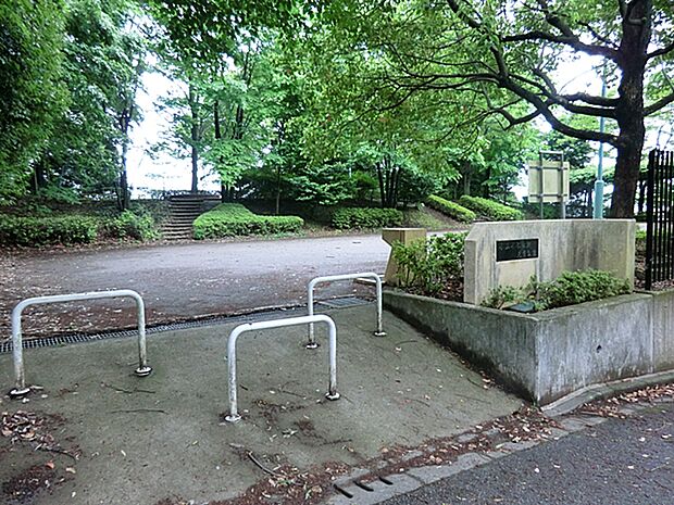 小山小谷田端児童公園まで約550m