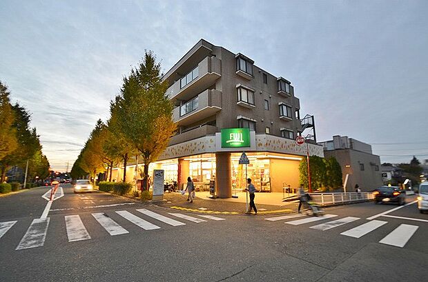 FUJI　五月台店　距離約880m