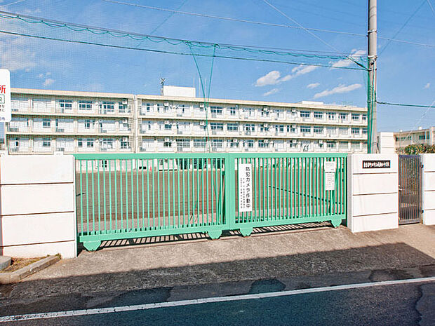 町田市立成瀬台中学校　距離約1100m