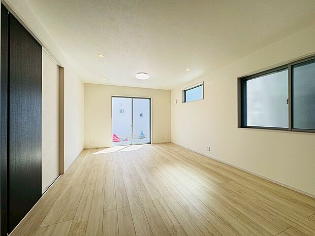 広がりのある空間、家族の集まるリビングダイニング