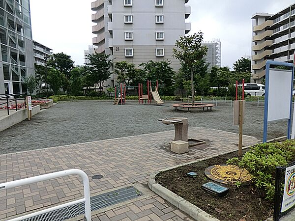 プラザ三角公園まで約150m