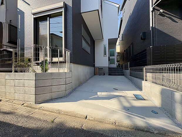 駐車スペースも完備(駐車できる車種はお問い合わせください)