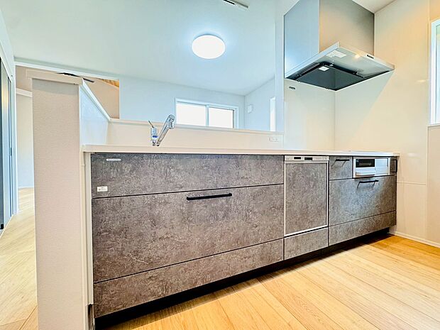 間取の自由度が高く増改築も容易な在来工法を採用