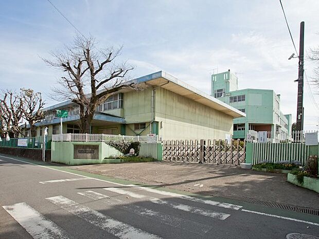 厚木市立妻田小学校まで約1100m