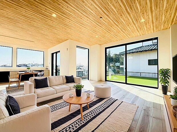 家具はCGで作成しており、実際に現地に家具は置かれておりません。また、価格に家具は含まれておりません。