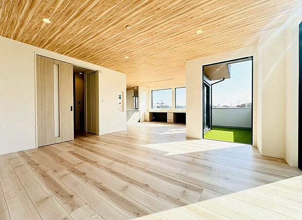 広がりのある空間、家族の集まるリビングダイニング