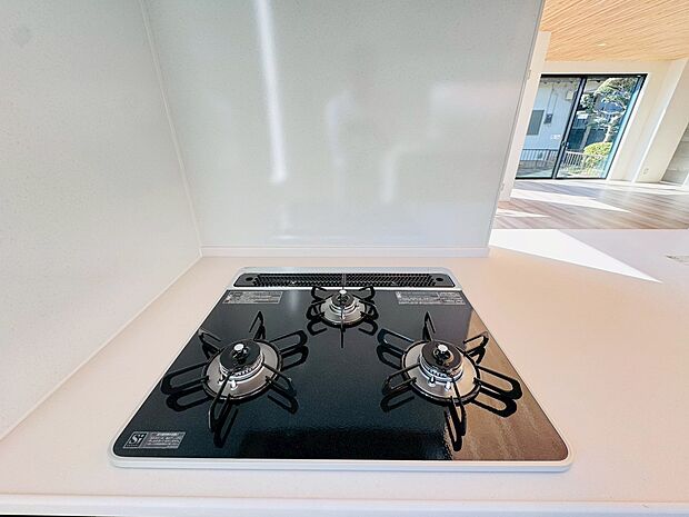 3口ガスコンロでお料理のスピードもUP 効率よくお料理ができますね