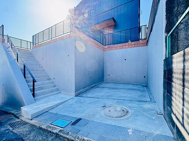 駐車スペースも完備(駐車できる車種はお問い合わせください)