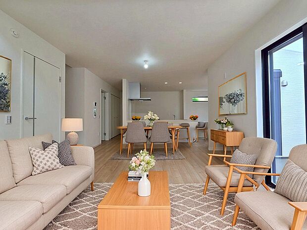 家具はCGで作成しており、実際に現地に家具は置かれておりません。また、価格に家具は含まれておりません。