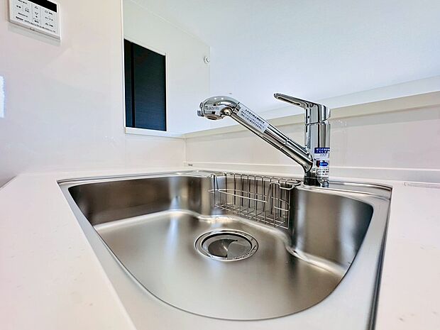 キッチンで場所を取らない、一体型浄水器を完備