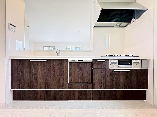 ビルトイン式食洗機を標準完備した、機能性に優れたシステムキッチン