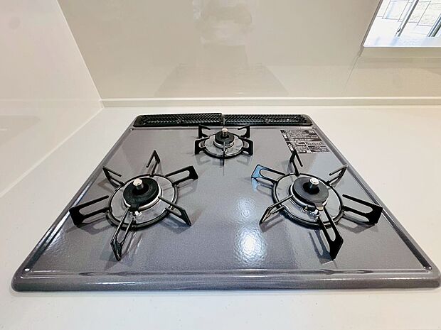 3口ガスコンロでお料理のスピードもUP 効率よくお料理ができますね
