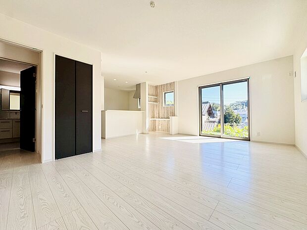 広がりのある空間、家族の集まるリビングダイニング